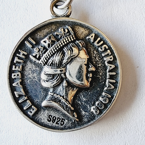VINTAGE STYLE QUEEN Elizabeth II Silver Coin Necklace - Picture 6 of 6